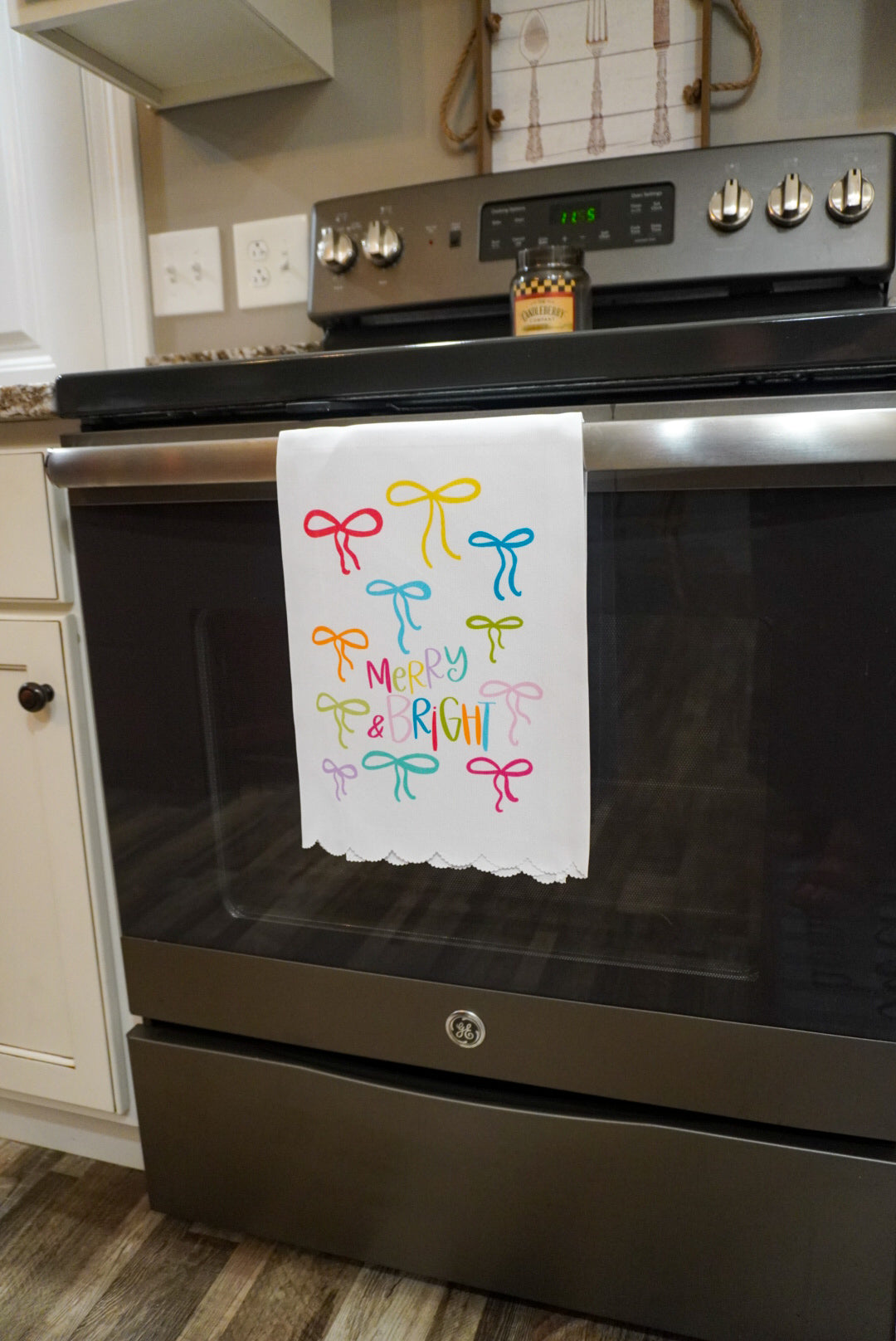 Merry and Bright Bows Scalloped Tea Towel