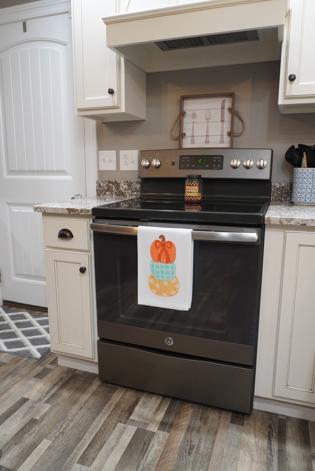 Trio Pumpkin Stack with Bow Tea Towel