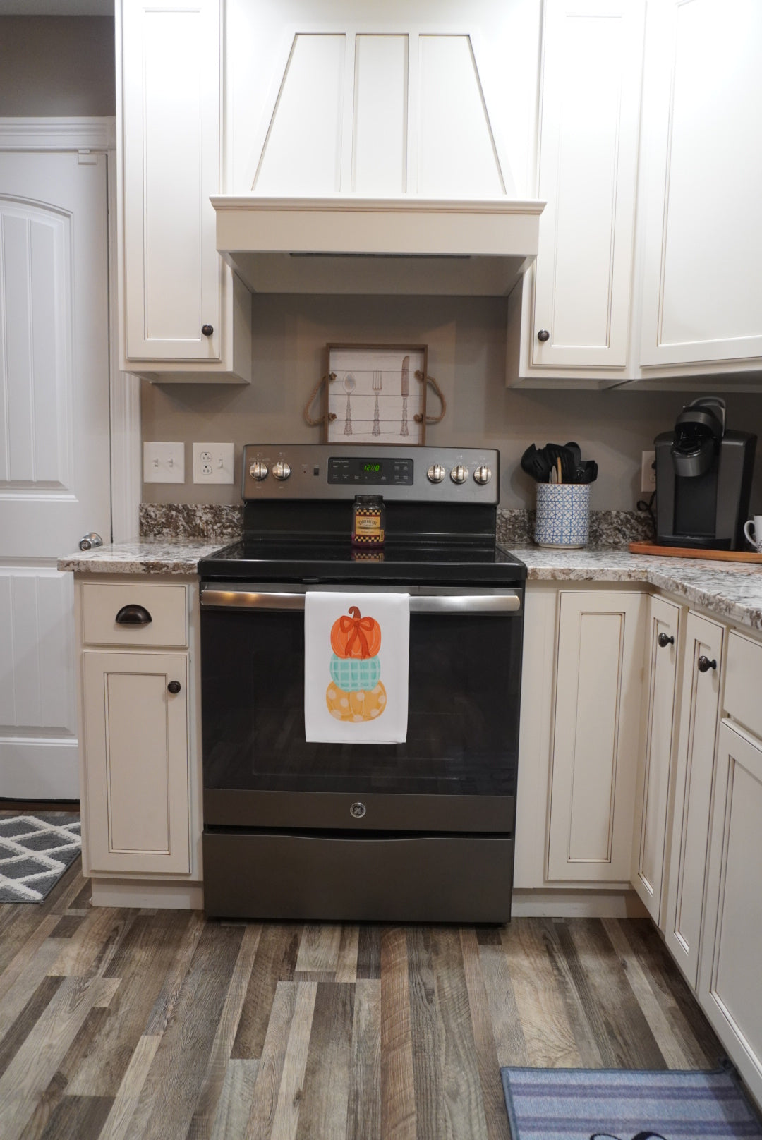 Trio Pumpkin Stack with Bow Tea Towel