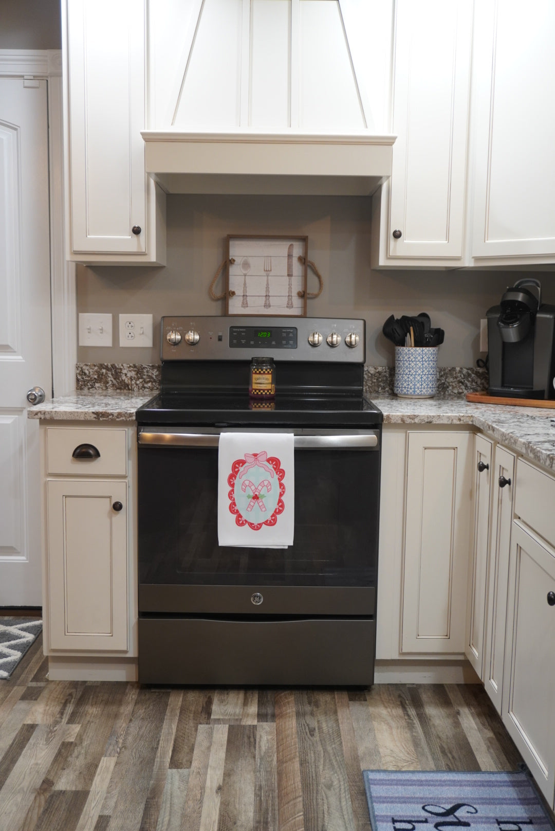 Scalloped Candy Cane Tea Towel