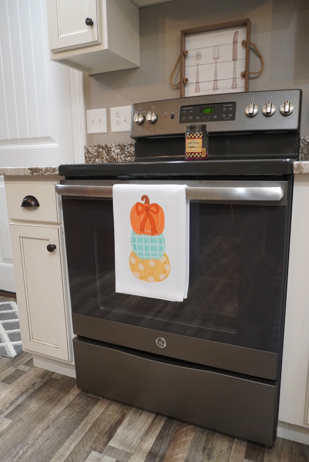 Trio Pumpkin Stack with Bow Tea Towel